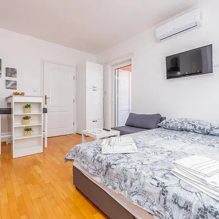 Cozy In With Wifi Apartament