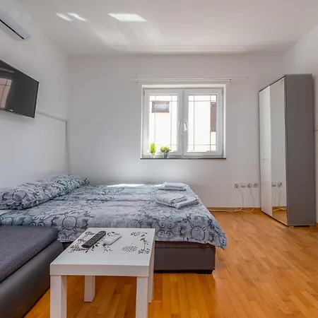 Cozy In With Wifi Apartament *