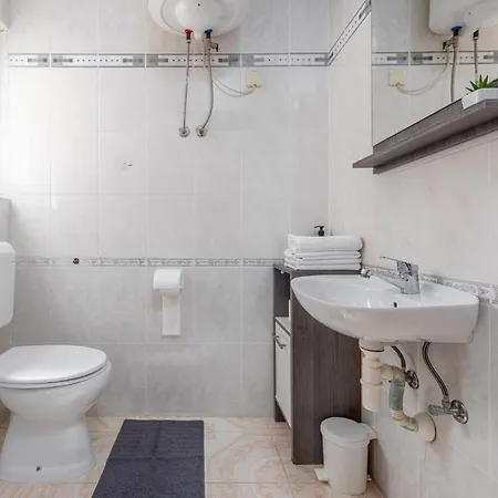 Beautiful Apartment In Povljana With Wifi アパート *